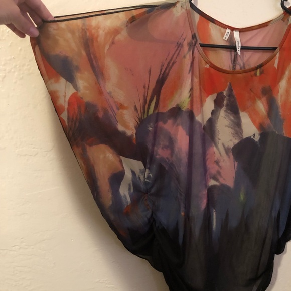 Multi Color patterned blouse - Picture 3 of 5